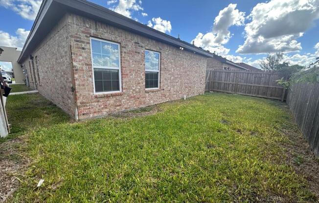 3 beds, 2 baths, 1,069 sqft, $1,050