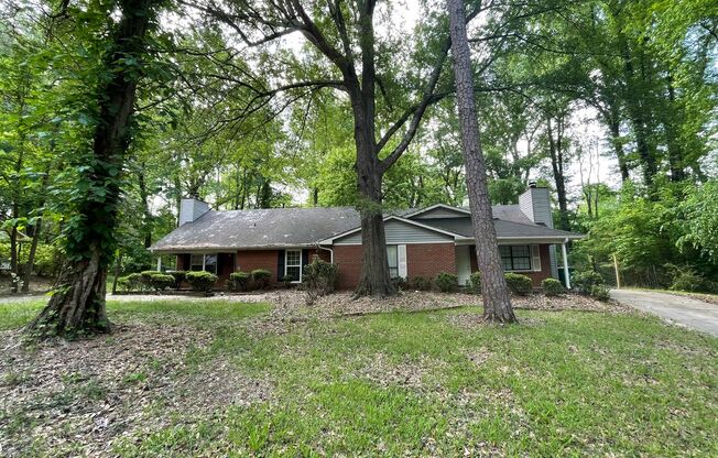 This Adorable 2 bedroom 2 bath duplex is located near Monroe Rd and Sardis Rd