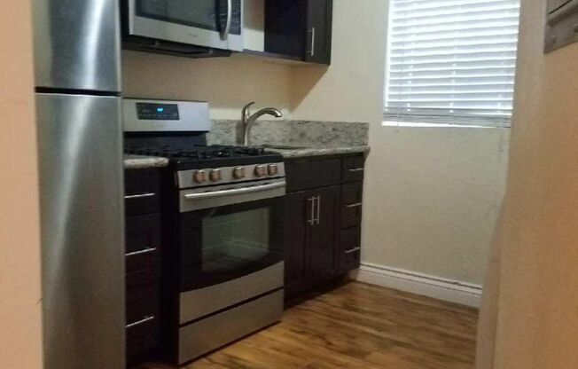 1 bed, 1 bath, 475 sqft, $1,050, Unit Unit 4