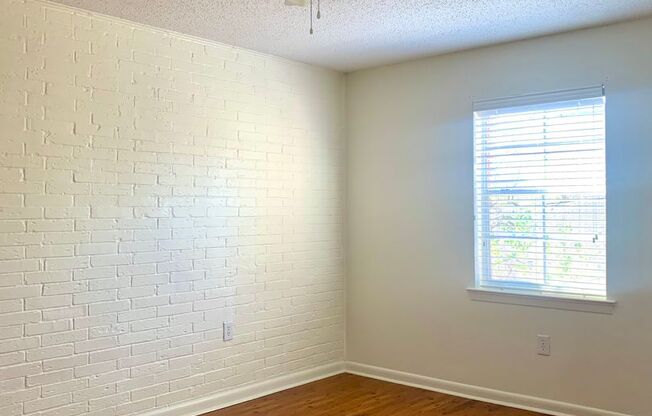 1 bed, 1 bath, $895, Unit 204
