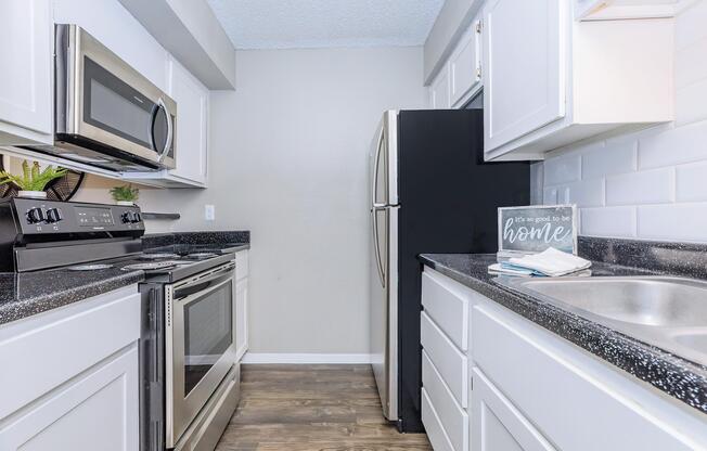 CONTEMPORARY KITCHEN WITH MODERN APPLIANCES