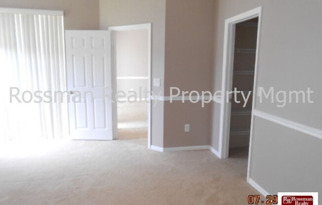 3 beds, 2 baths, $2,300