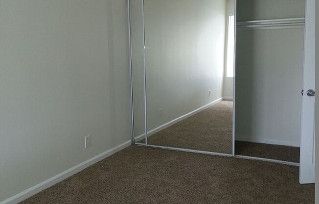 2 beds, 1 bath, 875 sqft, $2,200, Unit B04