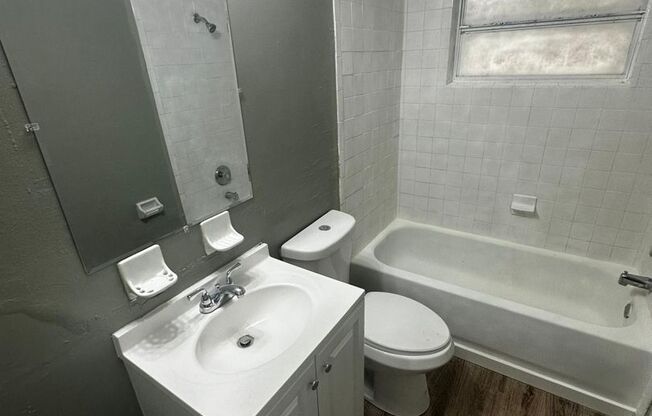 10011 N 14th St A/B Tampa, FL 33612