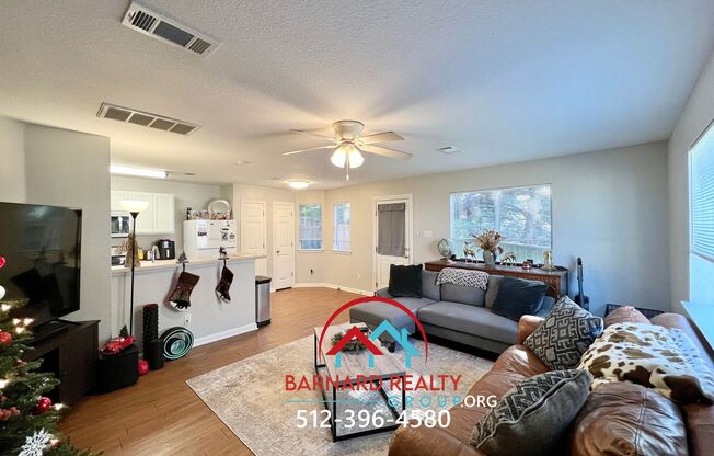 Available Mid July: Well maintained Duplex with Garage and Yard- Close to TX State Bus Stop!
