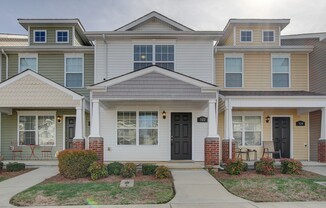 Charming Townhome Close to the Interstate !
