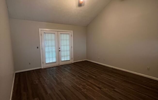 3 beds, 2 baths, $1,300