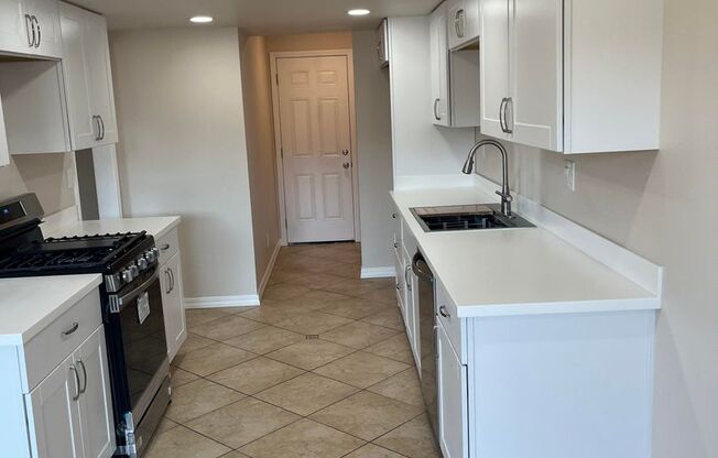 Gorgeous Fully Remodeled 3 Bd. 2.5Ba Condo Located in Convenient Hancock Village