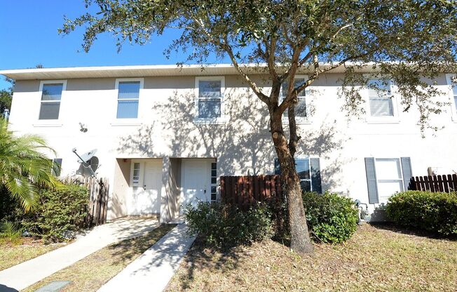 Westside Townhomes 3BR 2BA over 1400 sq/ft in Winter Garden! NEW FLOORING and FRESH PAINT!