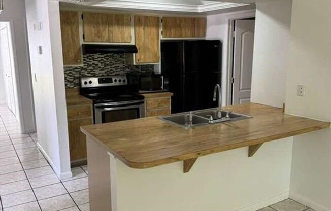 Spacious duplex 3-bedroom, 2-bathroom located in a quiet residential neighborhood of Cape Coral.