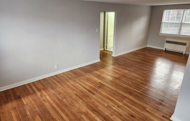 2 beds, 1 bath, 897 sqft, $2,335, Unit E-17