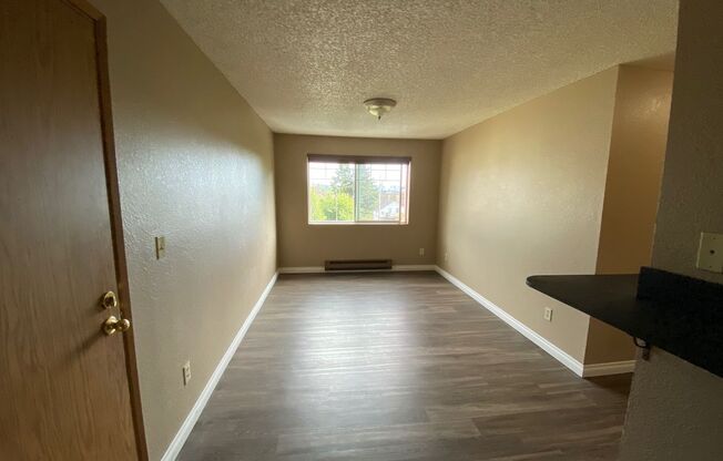 3 beds, 2 baths, 643 sqft, $2,300, Unit B203