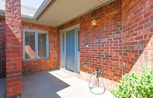 SPACIOUS 2/2/2  TOWNHOME IN WESTERN MEADOWS!