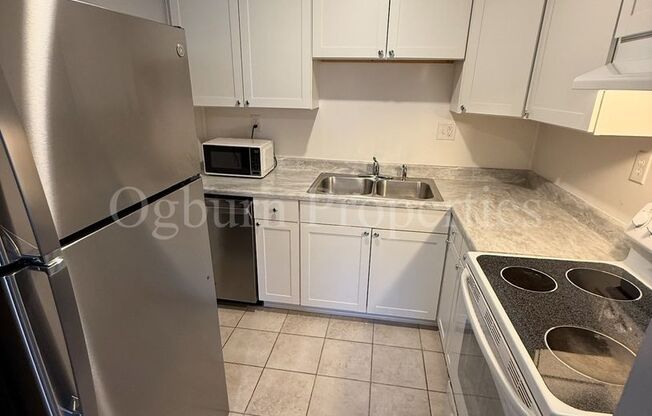 3824-F Country Club Rd-2BR/1BA-APT!!!