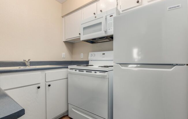 Studio, 1 bath, 250 sqft, $950