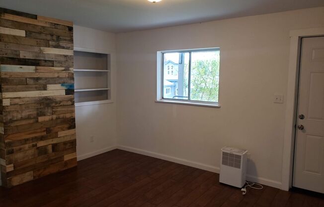 3 beds, 1 bath, $1,600