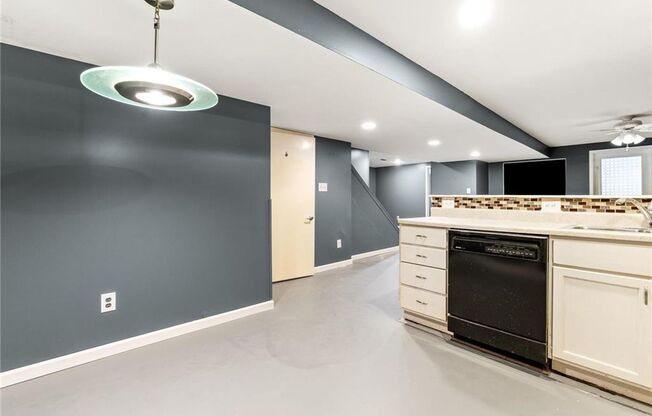 3 beds, 3 baths, 1,434 sqft, $2,200, Unit Mount Olympus Ct 106