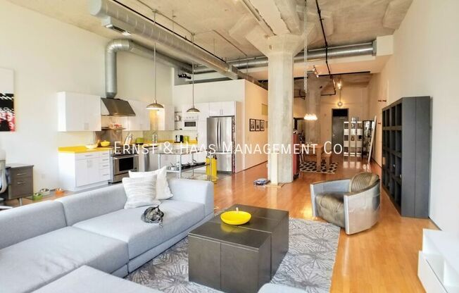 115 W 4 ST