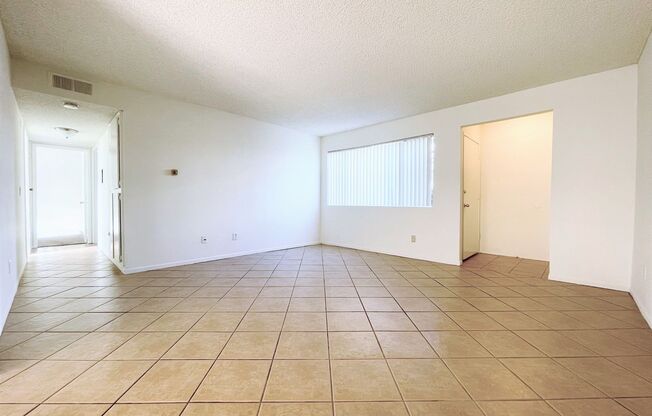 2 beds, 2 baths, $2,295, Unit B