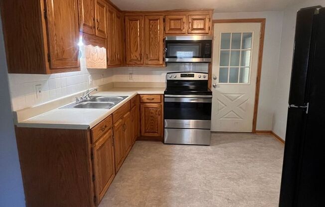 2 beds, 1 bath, $1,050