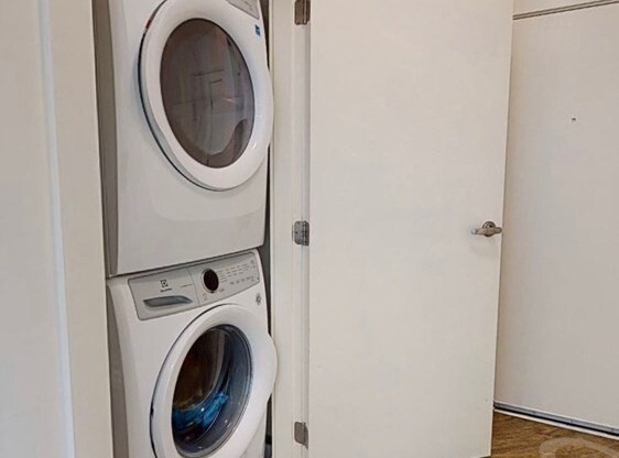 2 beds, 1 bath, 936 sqft, $3,200, Unit 108