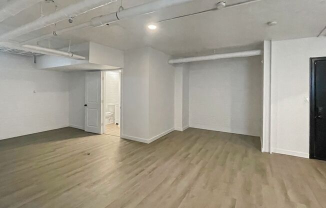 Studio, 1 bath, 345 sqft, $895, Unit 15