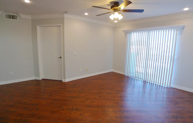 2 beds, 2 baths, 960 sqft, $2,850, Unit 102