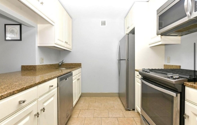 1 bed, 1.5 baths, 965 sqft, $4,350, Unit 703
