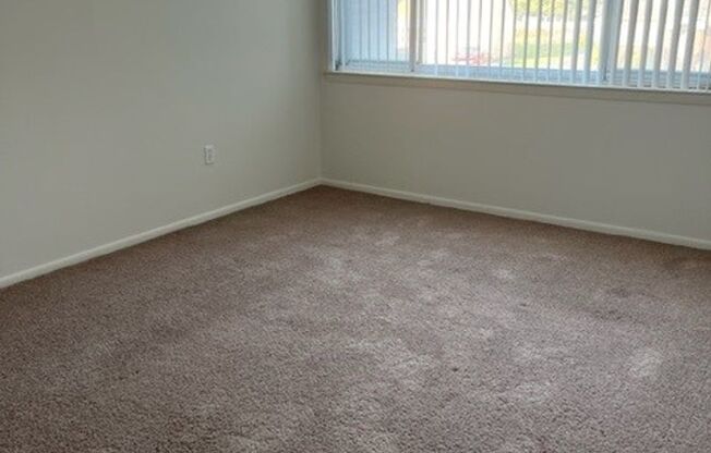 1 bed, 1 bath, 740 sqft, $1,600, Unit 00 - K- 7