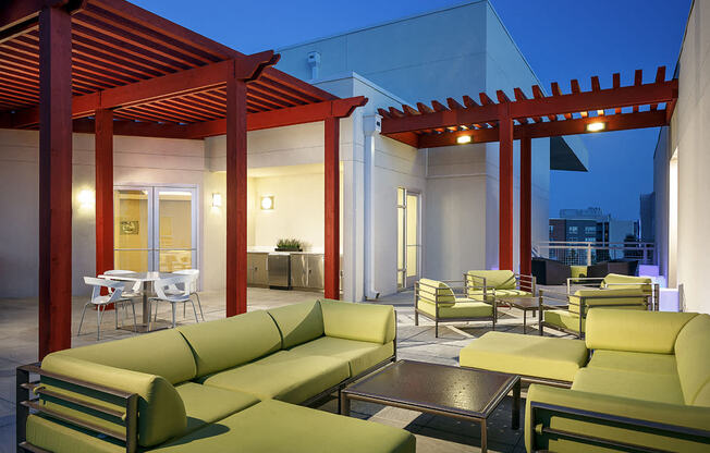 Apartments for Rent in Dallas with Terrace Level Sky Lounge