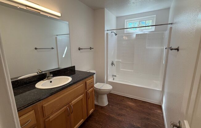 2 beds, 1 bath, 920 sqft, $2,650, Unit K11