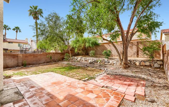 4 beds, 2.5 baths, $2,000