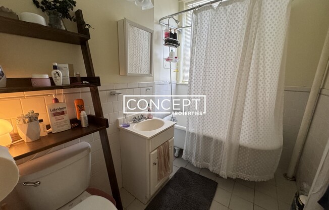 40 A QUEENSBERRY