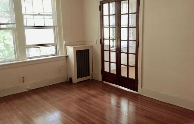 1 bed, 1 bath, 650 sqft, $810, Unit 527-8