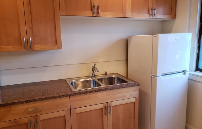 Studio, 1 bath, 350 sqft, $1,275, Unit Unit 01