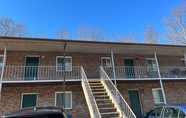 Strawberry Plains 37871 - 2 bedroom, 1 bath apartment - Call Lisa Vineyard & Shannon Russell (865) 216-9334