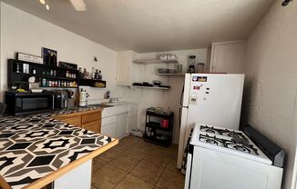 1 bed, 1 bath, 612 sqft, $650, Unit Rear