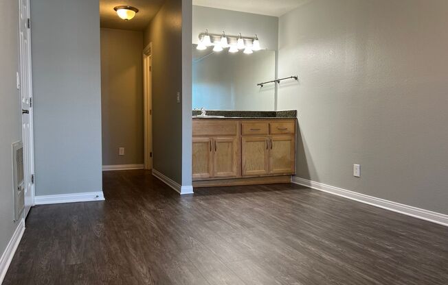 2 beds, 2 baths, 950 sqft, $2,925, Unit 1531P