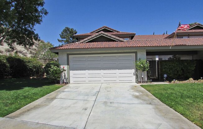 Gorgeous Private  Townhome on Cul-de-Sac--small yard and Patio!  Over 1800 sq ft