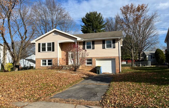 3435 EDENBRIDGE RD. YORK, PA 17402 ***SINGLE FAMILY HOME IN PENN OAKS NEIGHBORHOOD***