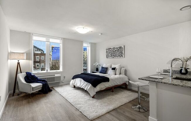 Studio, 1 bath, 425 sqft, $2,040, Unit 2M
