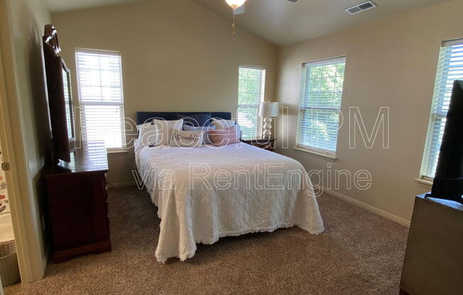 1041 N INDEPENDENCE AVE