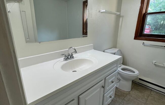 2 beds, 1 bath, 903 sqft, $1,140, Unit P-3