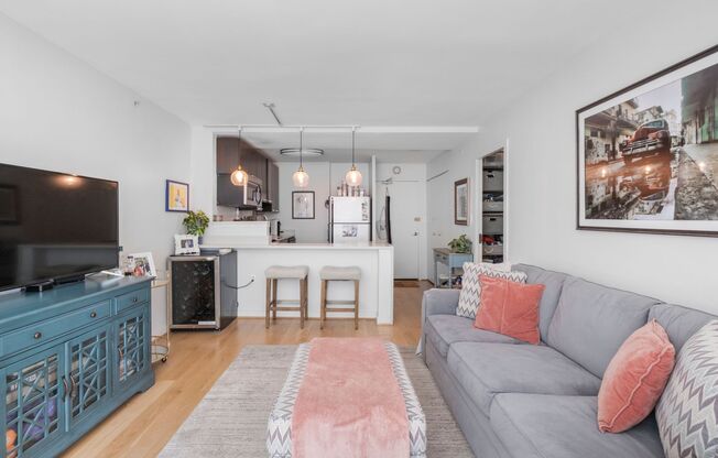1 bed, 1 bath, $1,875, Unit (#112)