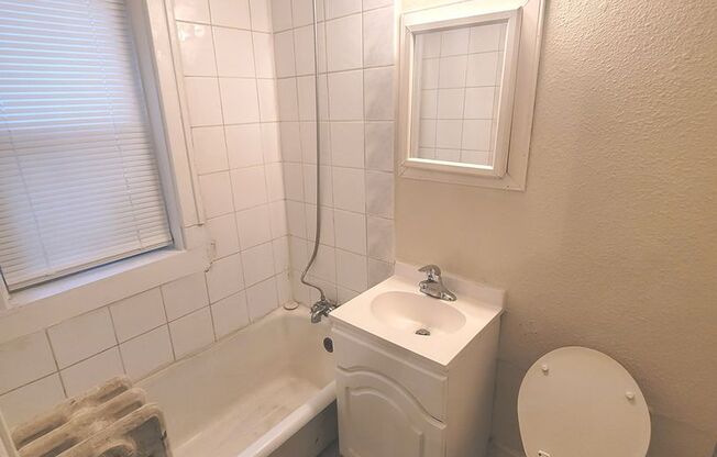 Studio, 1 bath, $825, Unit 09