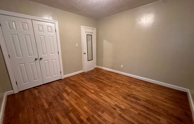 3 beds, 1 bath, $1,150