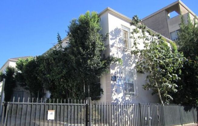 814 S.KINGSLEY DR.
