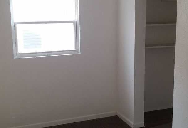 2 beds, 1 bath, $1,100