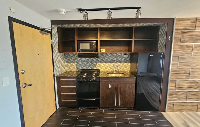 Studio, 1 bath, 336 sqft, $995, Unit 316-904