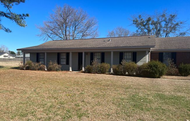 Available Spring 2024! Charming 3 Bed / 2 Bath in Northport